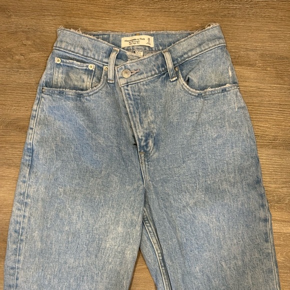 Abercrombie & Fitch “the 90s straight ultra high rise” - Picture 2 of 7